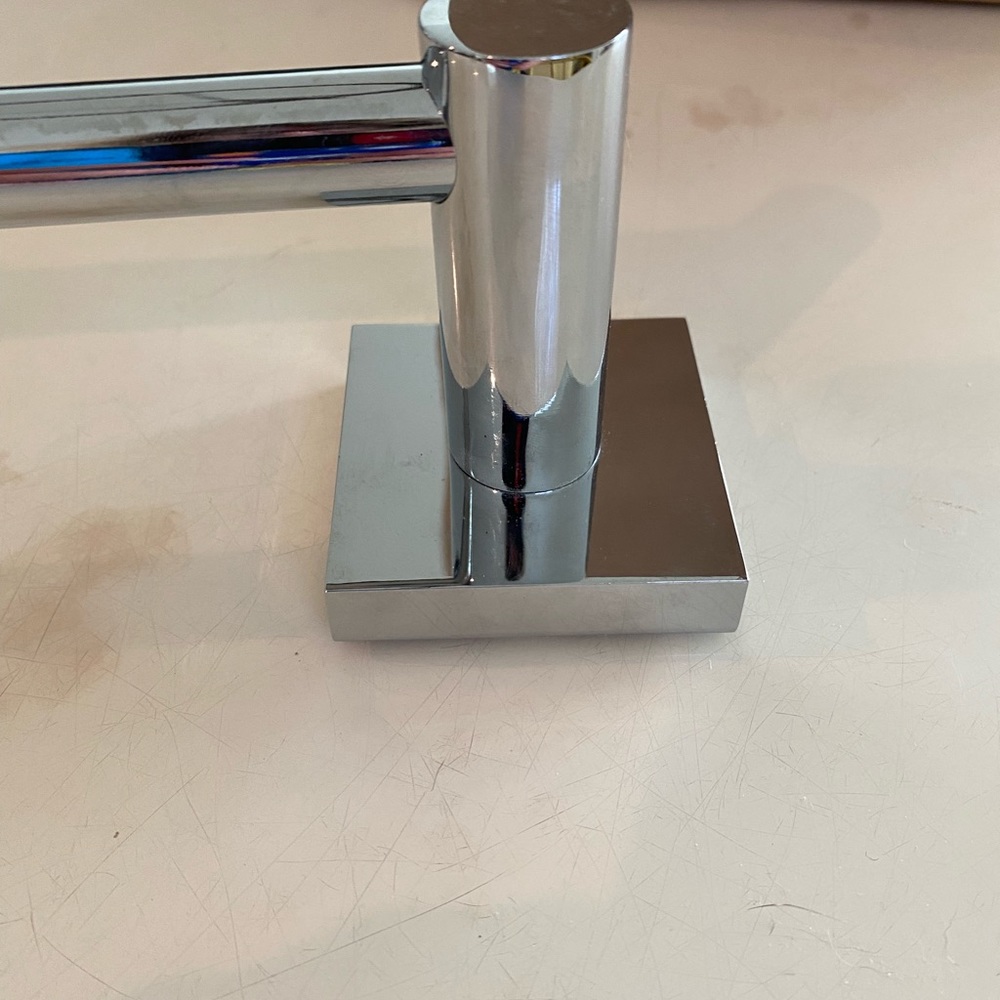 Chrome Bathroom Fixtures‎